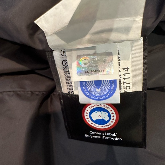 Canada Goose Shelburne Parka, Navy, size L, no fur trim, excellent condition - Picture 5 of 10